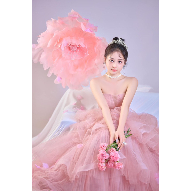 1 cây hoa khổng lồ size bự, nhiều lớp cánh dùng chụp mẫu studio, mẫu makeup, beauty, thời trang. Decor cửa hàng, tiệc…