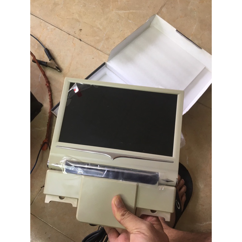 Màn gối đầu sau ghế 8 inch full HD