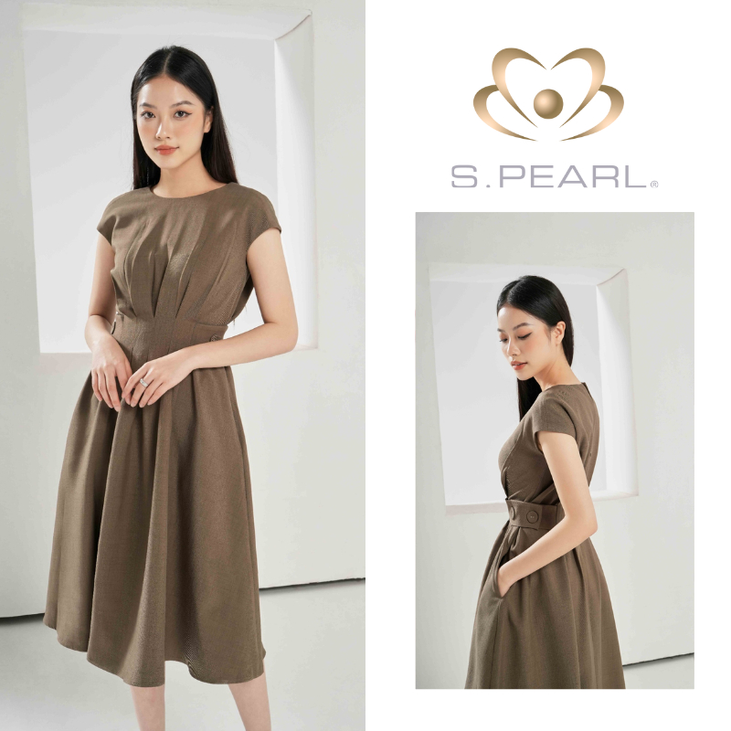 Đầm xếp ly SPEARL eo xoè thân dưới thiết kế cá eo hai bên sườn - 23LF3A6896007