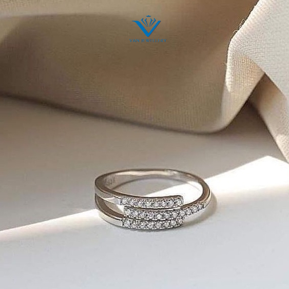 Nhẫn bạc nhẫn nữ ba hàng đá basic tự điều chỉnh size Van Jewelry V10044
