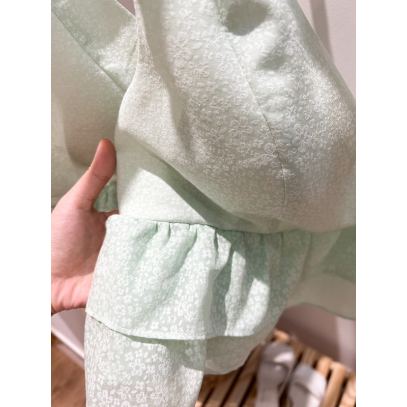 𝐁𝐄𝐑𝐘 𝐓𝐎𝐏 - Áo 2 dây tầng hoa nhí màu tím hoa cam cực xinh | Jolin.sg