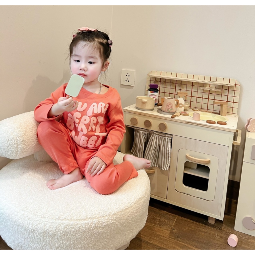 BÁN SỈ SET 2 BỘ BÉ GÁI DÀI HỒNG DÂU TÂY TRẮNG KẺ