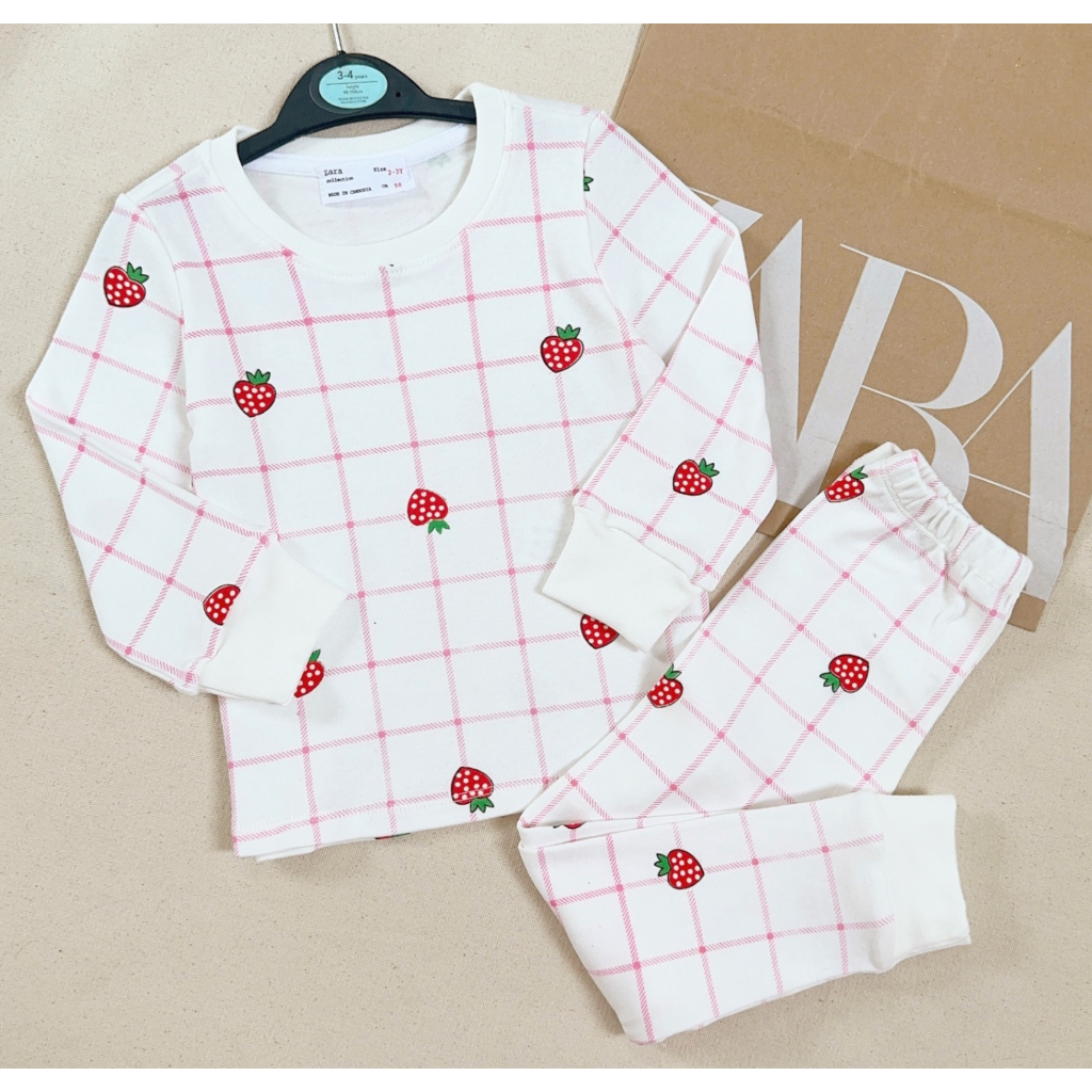 BÁN SỈ SET 2 BỘ BÉ GÁI DÀI HỒNG DÂU TÂY TRẮNG KẺ