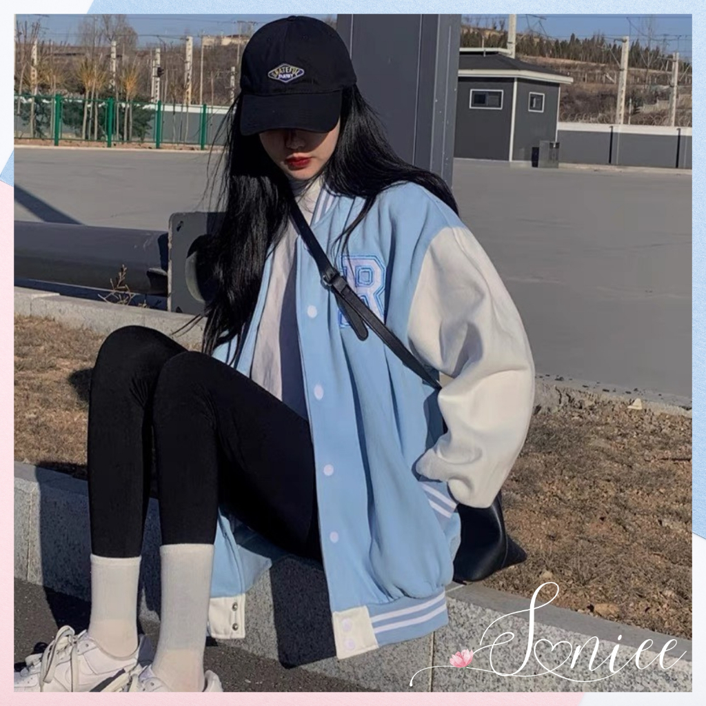 Áo bomber unisex áo khoác nam nữ varsity cúc bấm chất nỉ trơn cao cấp hoạt tiết chữ R thêu nổi form rộng SannieeClothes