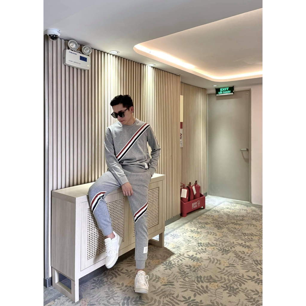 Bộ nỉ nam 4 sọc Thom , bộ quần áo dài thu đông nam thời trang phong cách 2023