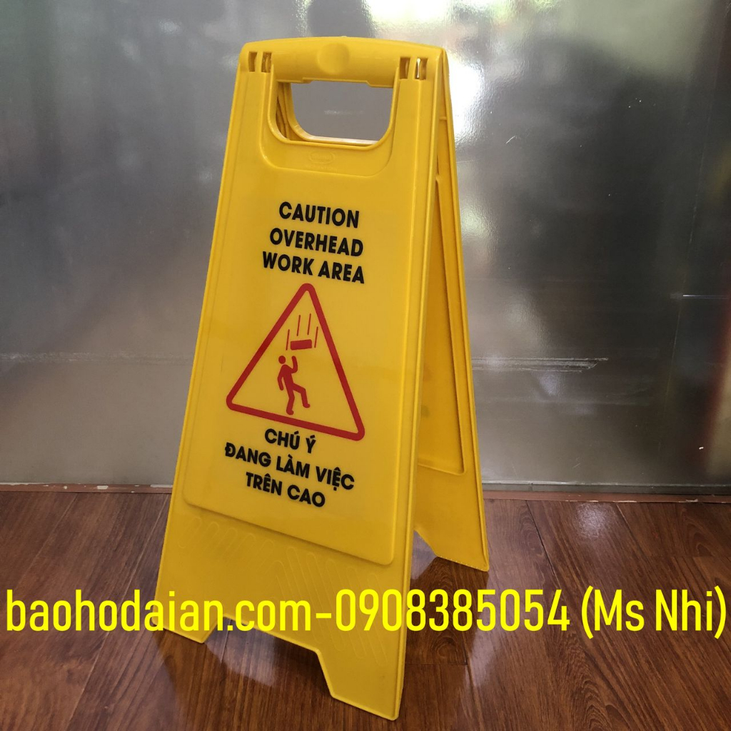 Biển báo chữ A di động chú ý có người đang làm việc ở phía trên