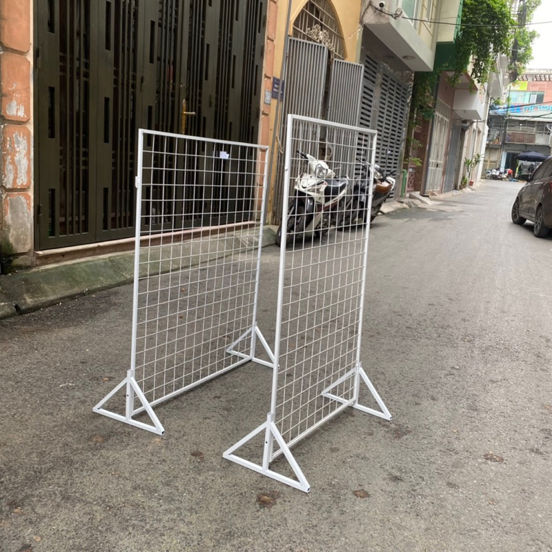 Kệ lưới có chân kèm 20 móc treo sơn tĩnh điện