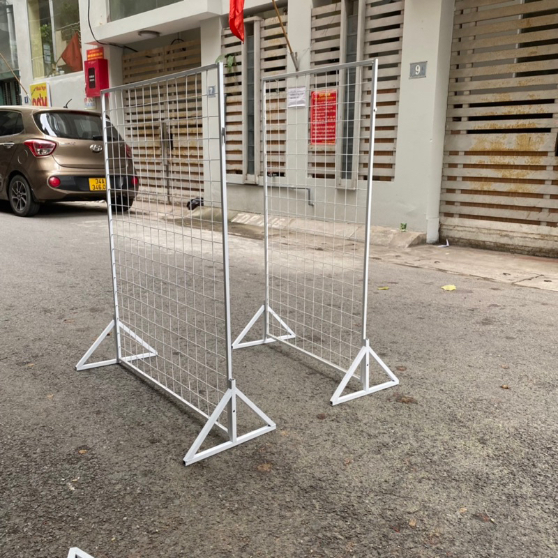 Kệ lưới có chân kèm 20 móc treo sơn tĩnh điện