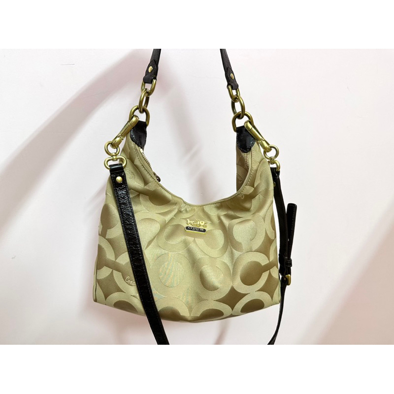 Túi đeo chéo Coach