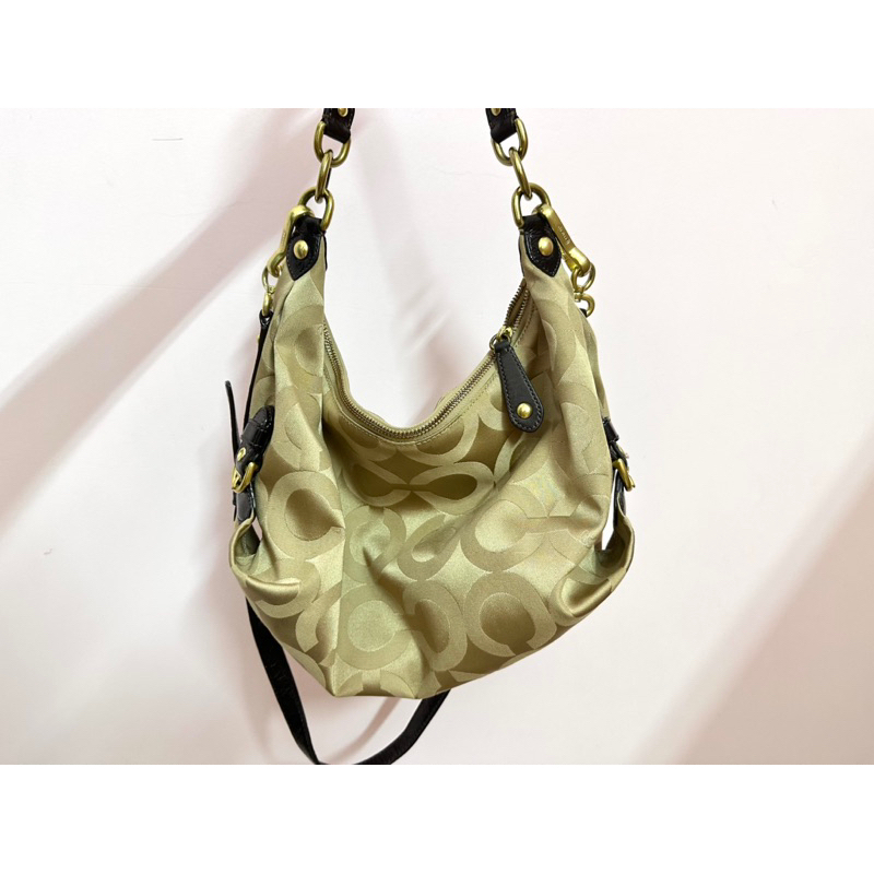 Túi đeo chéo Coach