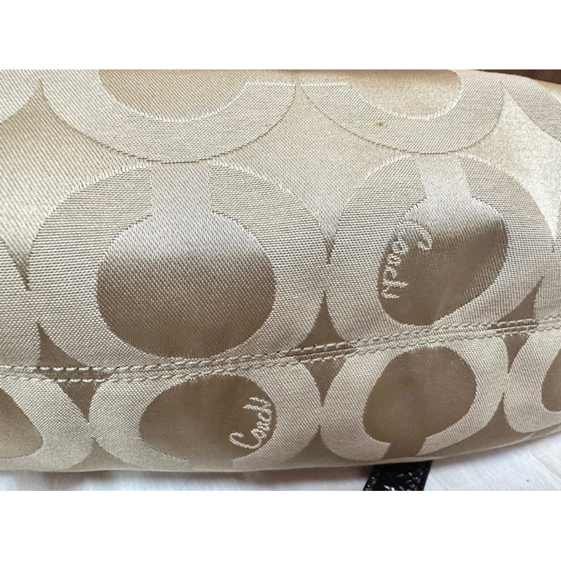 Túi đeo chéo Coach