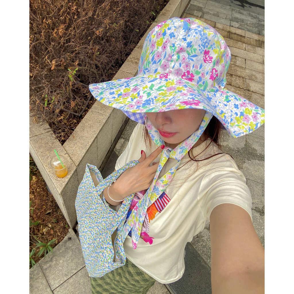 Mũ Rộng Vành Hoa Nhí Iris Có Dây Cột Tặng Scrunchies | Trouvaille