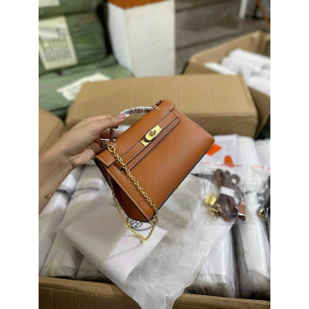 Túi Hờ Mờ khoá vàng dáng ngang size 21 có 2 dây đeo  - mã HMN126