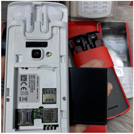 Điện thoại nokia 5710  Màn hình: TFT LCD2.4" 2 sim pin trâu kết hợp tai nghe siêu độc đáo -bảo hành 1 năm