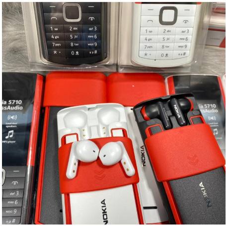 Điện thoại nokia 5710  Màn hình: TFT LCD2.4" 2 sim pin trâu kết hợp tai nghe siêu độc đáo -bảo hành 1 năm