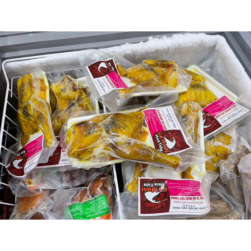 Gà ủ muối tiêu nửa con