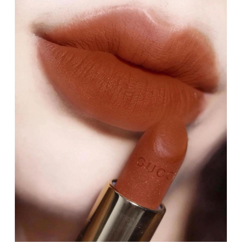 Son môi Gucci 519 308 208 217 505 bản vỏ vàng với chất son mướt mịn, lâu trôi