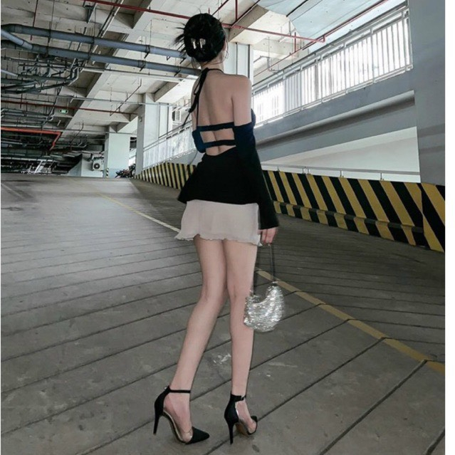 Áo kiểu xẻ tà cổ yếm tay dài sang chảnh