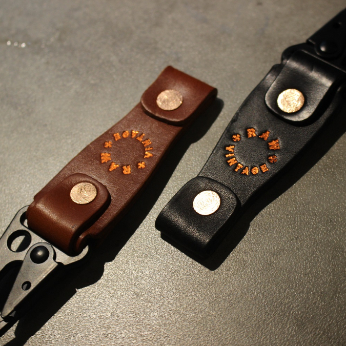 Móc khoá da vegtan Raw leather version 3 giữ chìa khóa Arrow shop