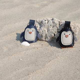 Móc khoá chim cánh cụt da pu / penguin keychain
