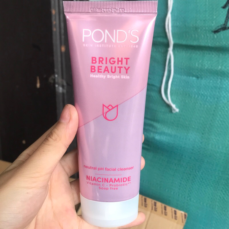 Sữa rửa mặt Pond’s Bright Beauty 100g