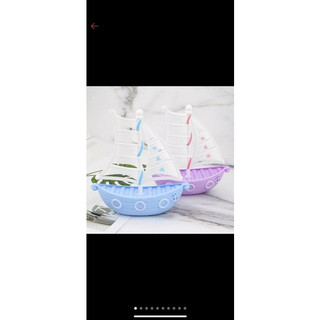 Thuyền buồm nhựa
