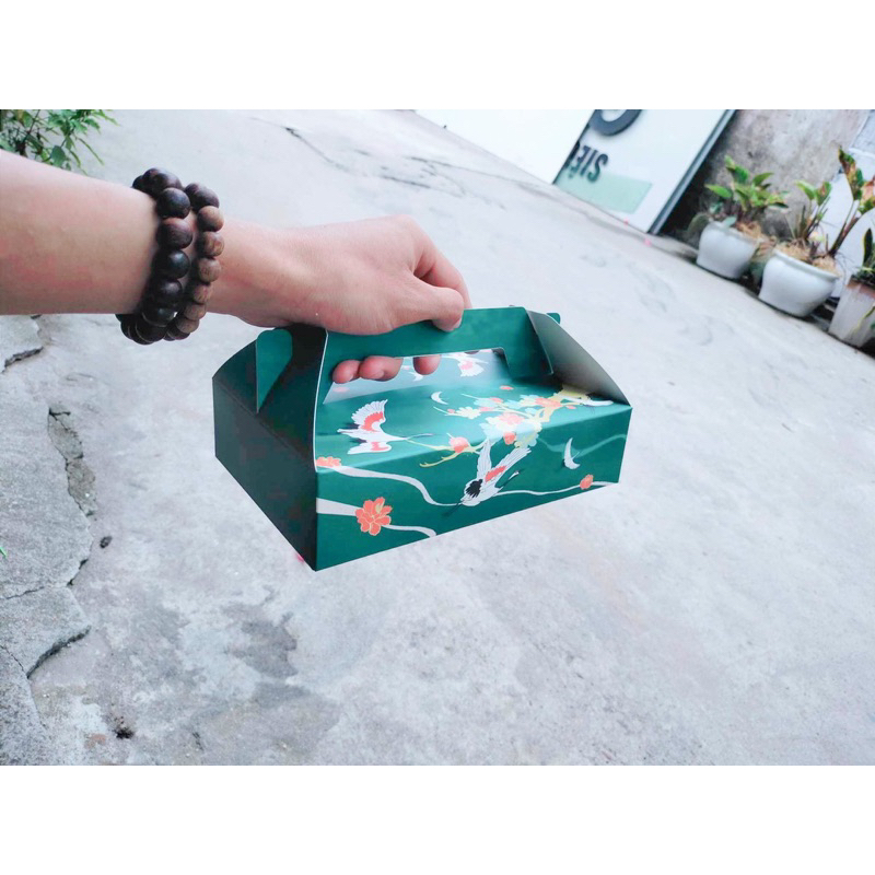 Hộp giấy đựng 6 bánh trung thu 50-75g mẫu Cúc Vàng-Tiết Đỏ 2022