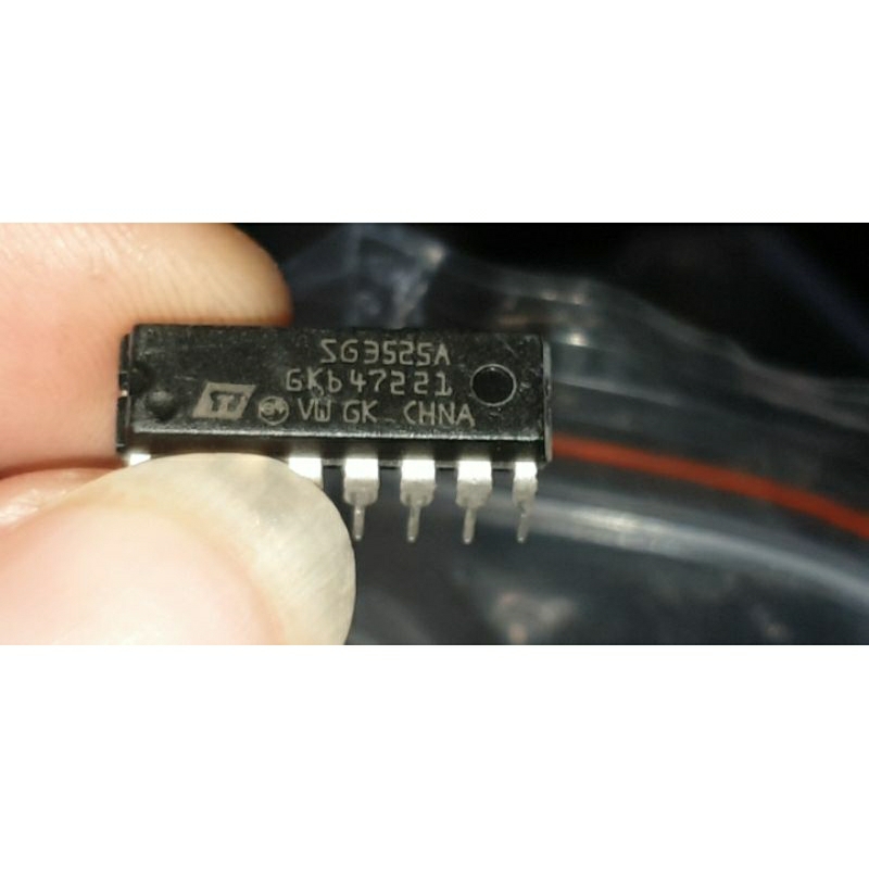 IC dao động 3525 chân cắm và chân dán