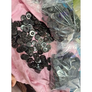 Nút quần tây đen 1.8cm giá 15k/50 nút