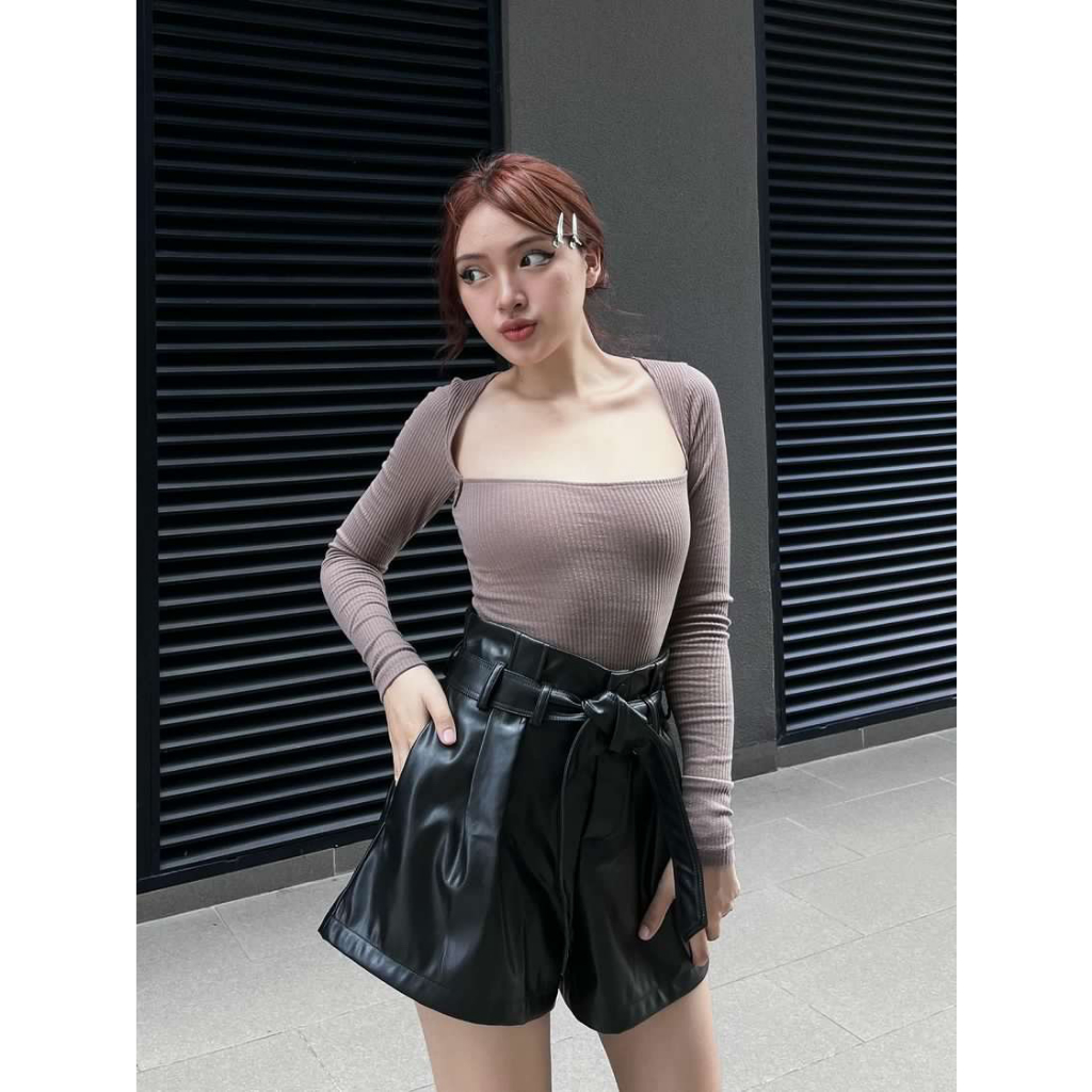 Quần da nữ màu đen kèm dây thắt lưng, Best Seller là min - HIGH-RISE LEATHER SHORTS