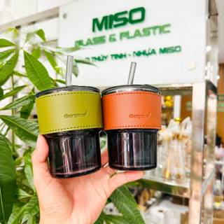  Ly thủy tinh bọc da có nắp tặng kèm ống hút 400ml - 450ml cực xinh tiện lợi khi sử dụng. 