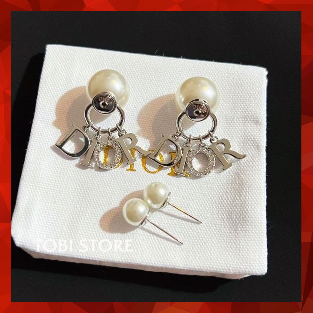 Khuyên tai nữ Dior màu bạc thả chữ cái phong cách thời trang TB355
