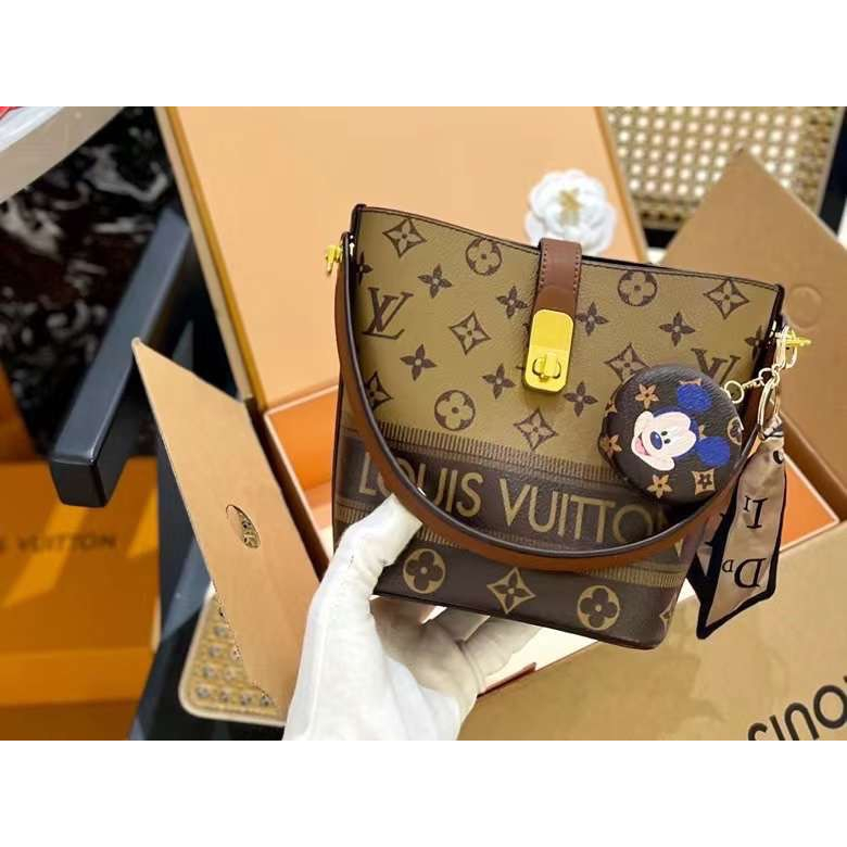 Túi LV - Size 19cm  - Tặng kèm móc khoá phụ kiện - Dây đeo dài lót nỉ - Hàng fullbox - Hàng cực đẹp