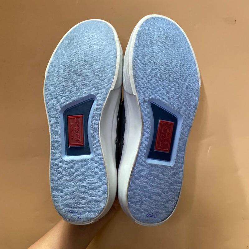 Giày chính hãng đã qua sử dụng