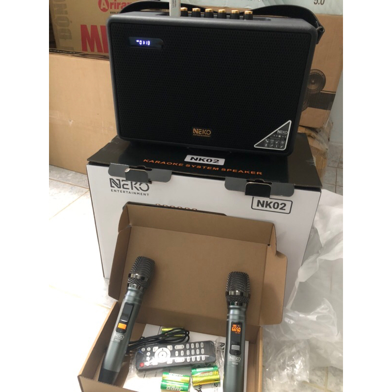 Loa karaoke xách tay chính hãng Neko NK02 (Loa 2 đường tiếng, 1 bass 6.5”, 3 loa treble, công suất đạt 45W-200W, 2 Micro