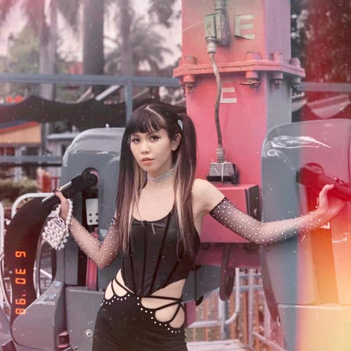 Áo thun croptop dạng corset