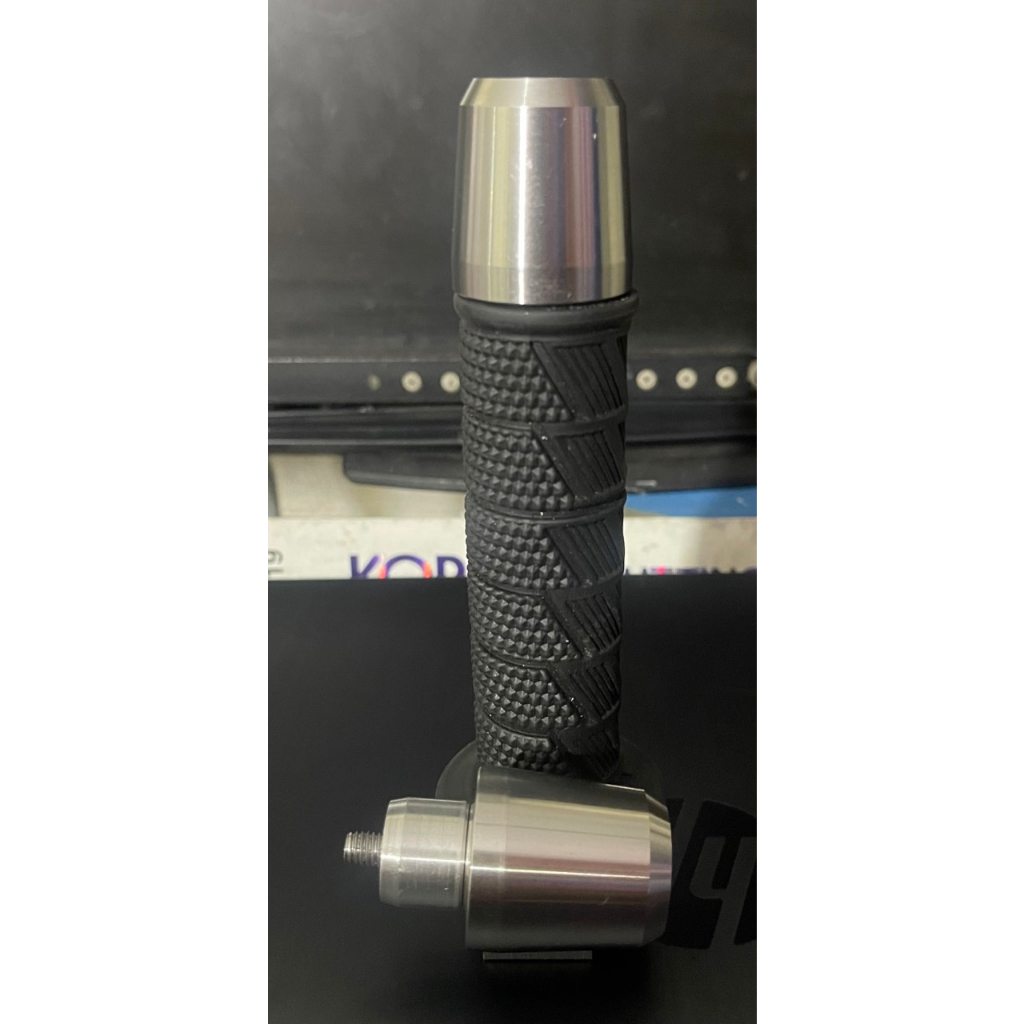 Gù tay lái CNC inox 304 đặc nguyên khối nặng gần 400g mẫu Su giúp cân bằng tay lái .