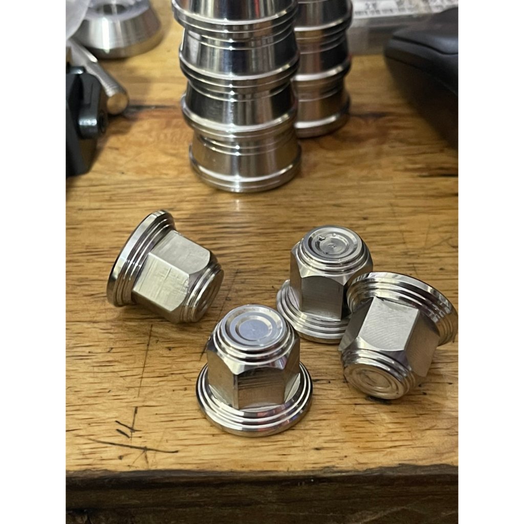 Tán bít 10ly 12ly salaya thái inox 304 gắn cốt bánh xe và nhiều vị trí khác