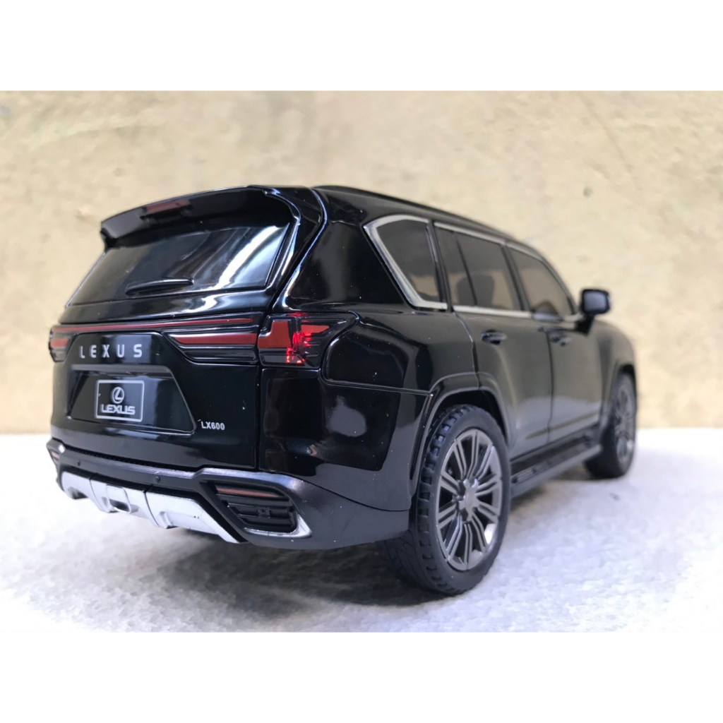 Xe mô hình LEXUS LX600 2024 1:24