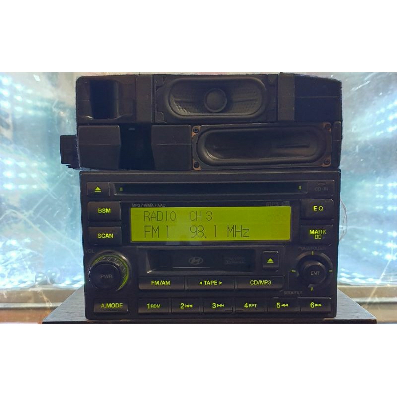 Máy phát nhạc liền 2 Amply xe Santafe 2004 2005 2006. Tính năng CD/RADIO/TAPE/AUX.