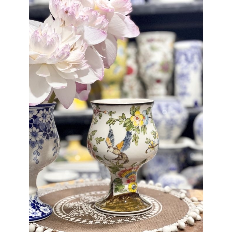 Lọ hoa dáng ly, lọ hoa vẽ tay, bình hó họa tiết vẽ tay kĩ Bát Tràng, bình hoa men lam vẽ kĩ