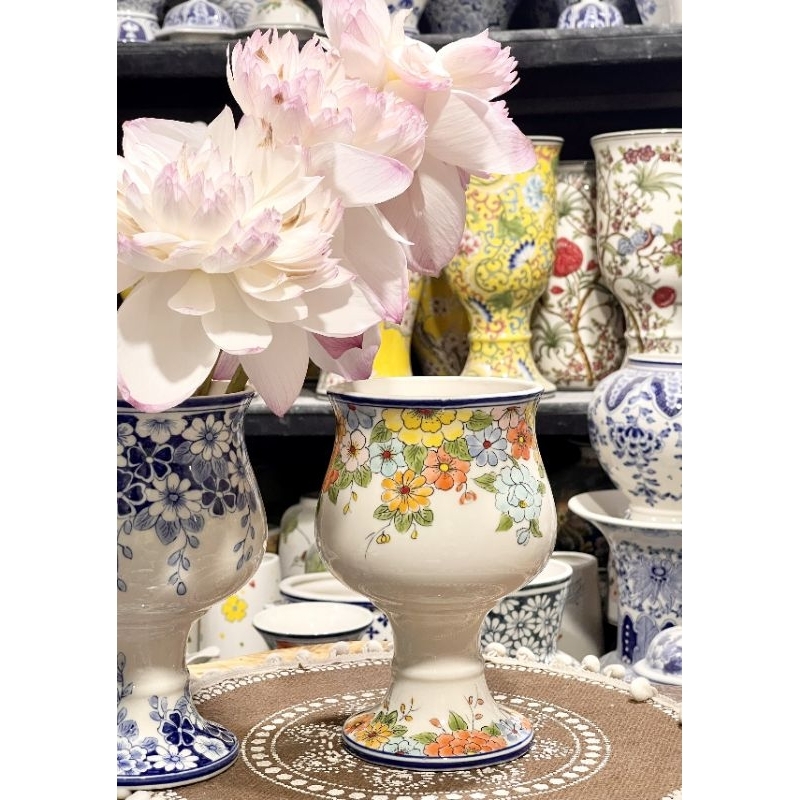 Lọ hoa dáng ly, lọ hoa vẽ tay, bình hó họa tiết vẽ tay kĩ Bát Tràng, bình hoa men lam vẽ kĩ