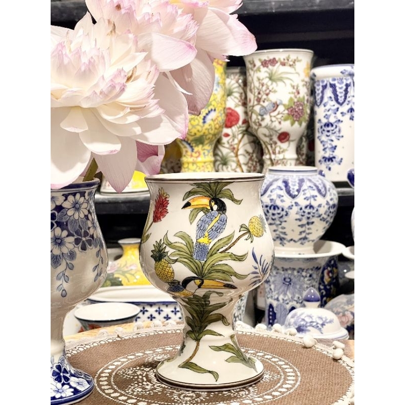 Lọ hoa dáng ly, lọ hoa vẽ tay, bình hó họa tiết vẽ tay kĩ Bát Tràng, bình hoa men lam vẽ kĩ