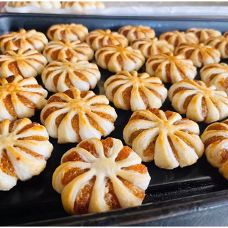 BÁNH HOA MAI NHÂN KHÓM