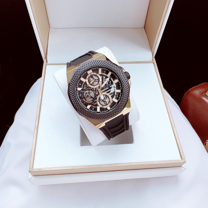 Đồng hồ nam Guess dây cao su, kích thước 44mm