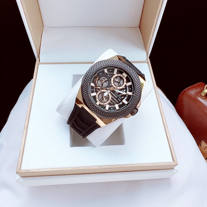 Đồng hồ nam Guess dây cao su, kích thước 44mm