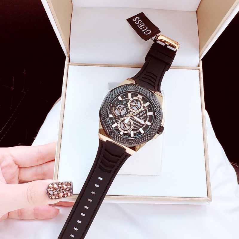 Đồng hồ nam Guess dây cao su, kích thước 44mm