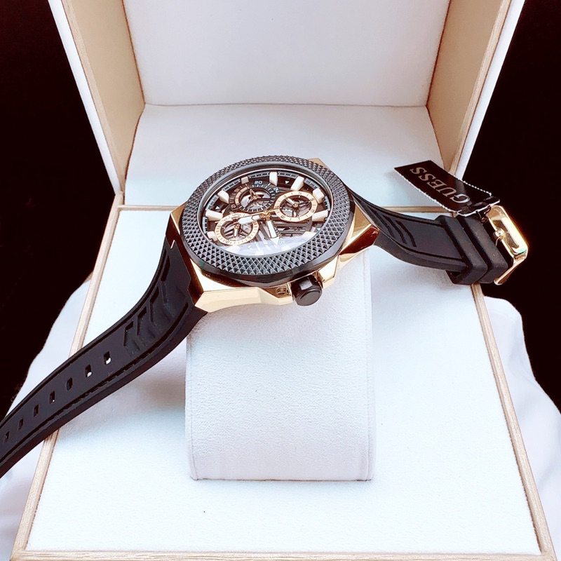 Đồng hồ nam Guess dây cao su, kích thước 44mm