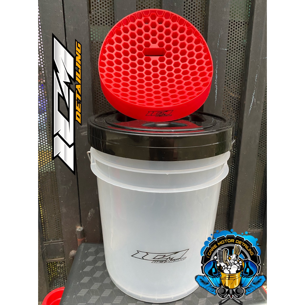 Combo Xô Nước Rửa Xe Màu Trắng Và Lọc Cát 2 IN 1