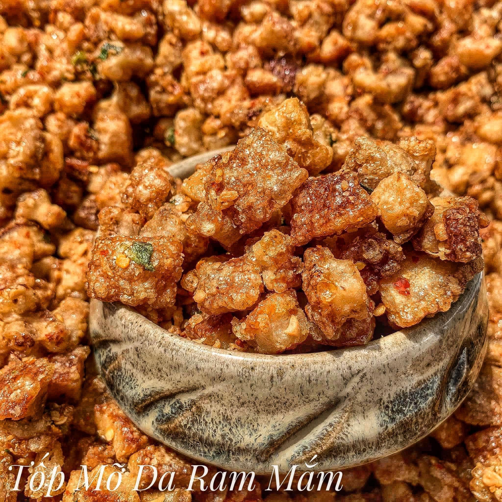 1KG Tốp mỡ liền da sấy giòn rim nước mắm hành phi thơm ngon, bì heo liền thịt rim mắm hành, Ăn vặt Thi Thi